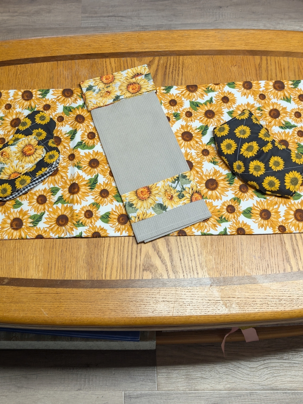 Sunflower Bundle Table Runner Kitchen Towel Bowl Cozy Chicken Potholder New